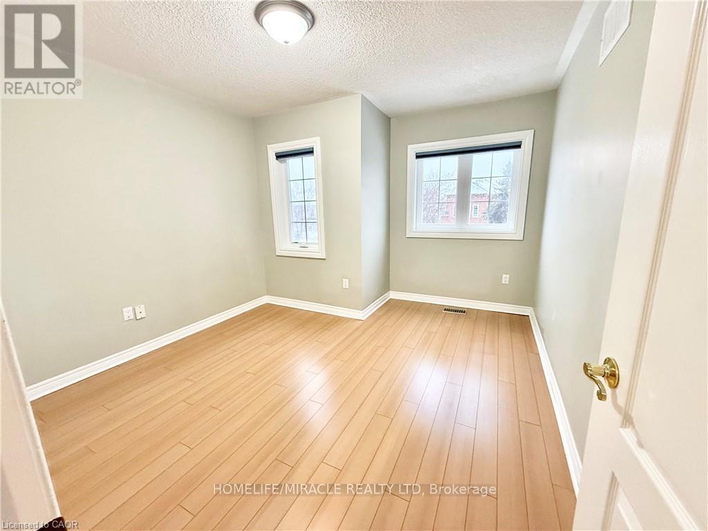 243 Riel Drive, Mississauga (Fairview), Ontario  L5B 3R6 - Photo 15 - W12673034