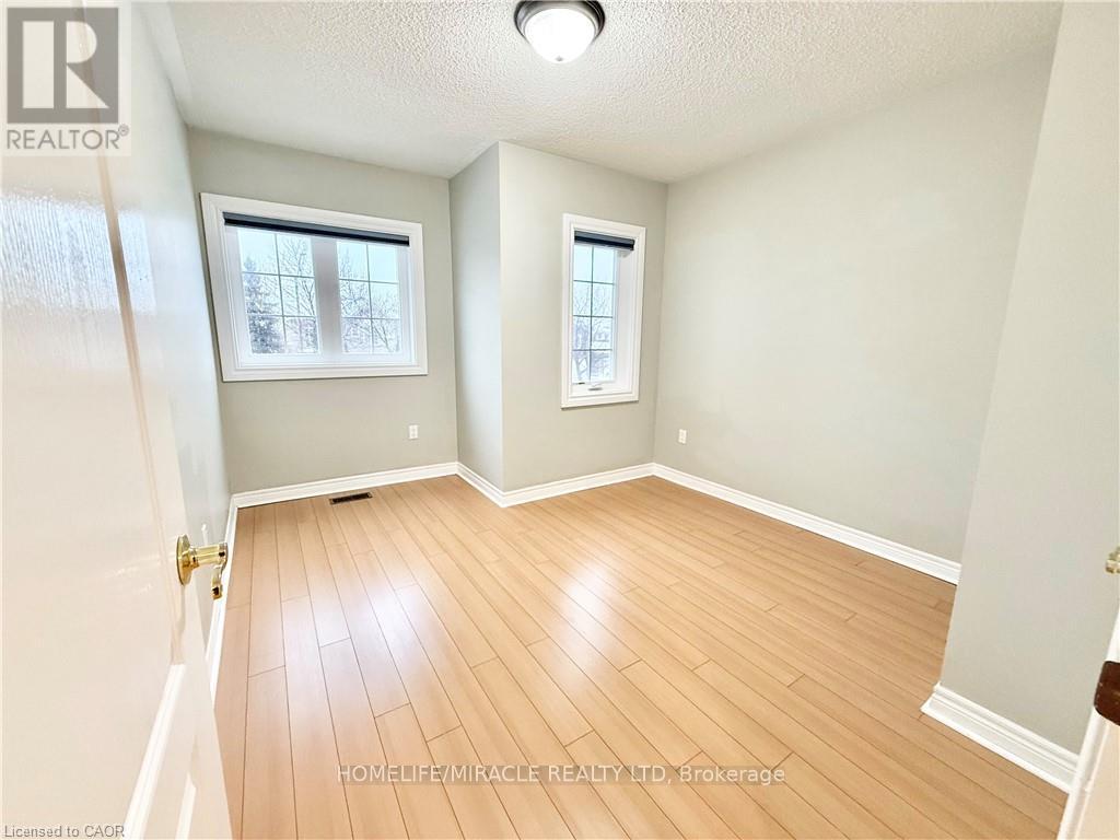 243 Riel Drive, Mississauga (Fairview), Ontario  L5B 3R6 - Photo 16 - W12673034