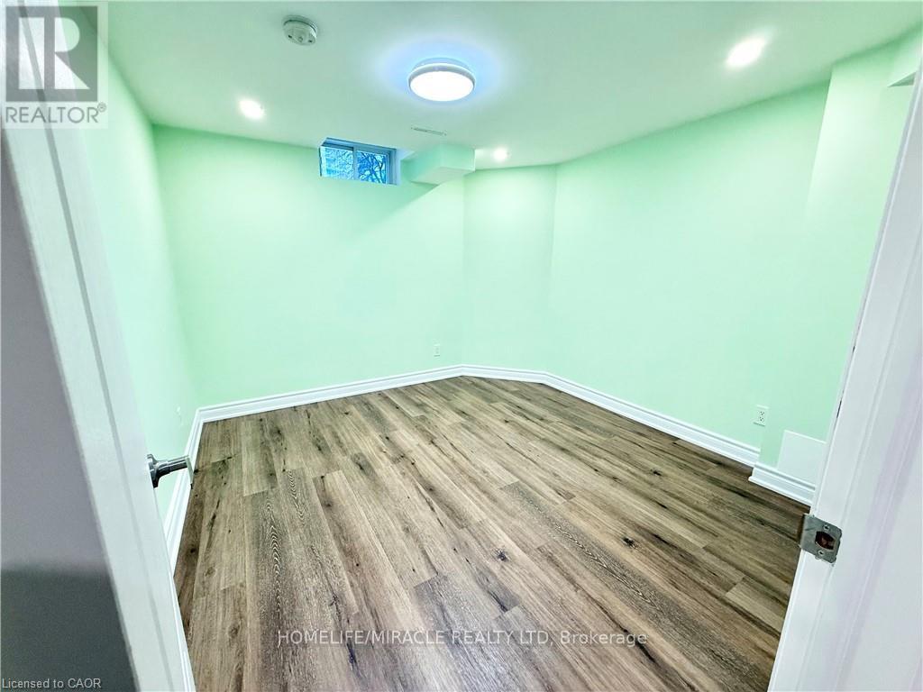 243 Riel Drive, Mississauga (Fairview), Ontario  L5B 3R6 - Photo 19 - W12673034