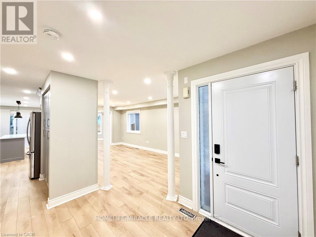 243 Riel Drive, Mississauga (Fairview), Ontario  L5B 3R6 - Photo 2 - W12673034