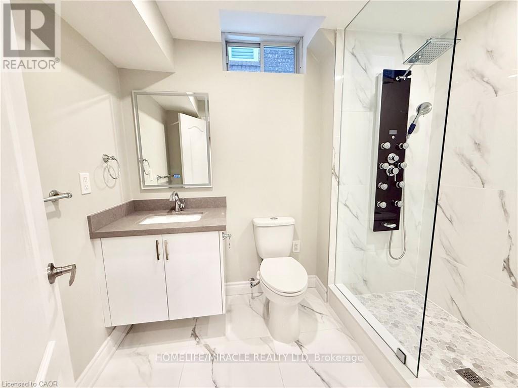 243 Riel Drive, Mississauga (Fairview), Ontario  L5B 3R6 - Photo 20 - W12673034