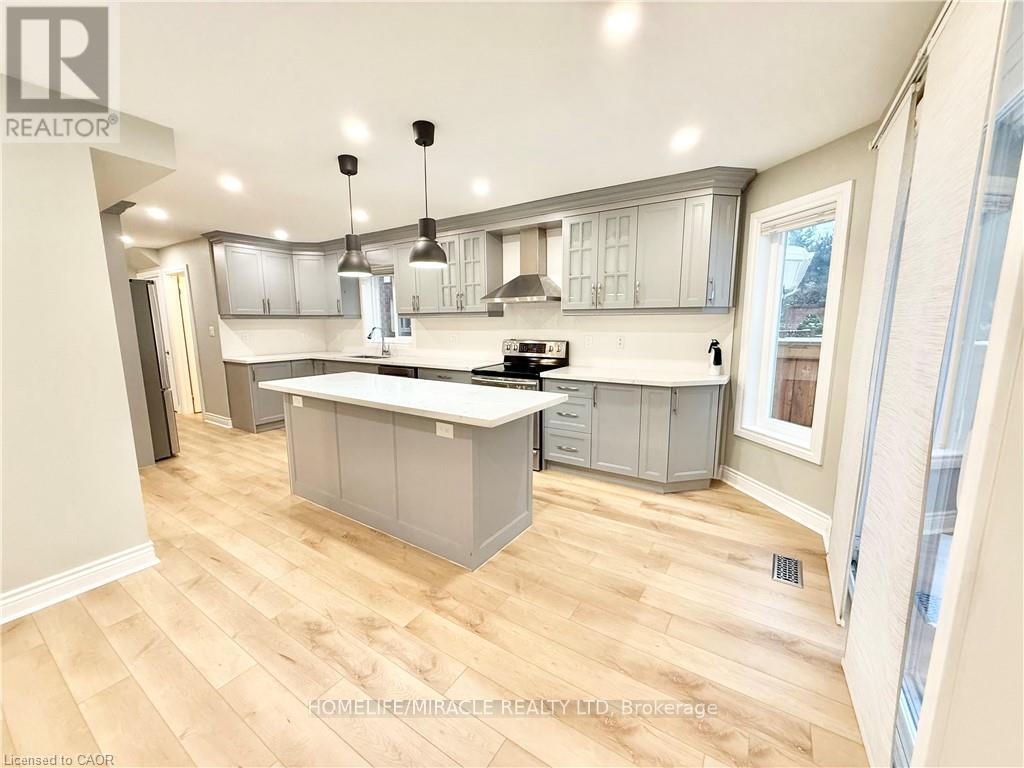 243 Riel Drive, Mississauga (Fairview), Ontario  L5B 3R6 - Photo 5 - W12673034