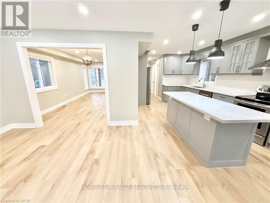 243 Riel Drive, Mississauga (Fairview), Ontario  L5B 3R6 - Photo 8 - W12673034