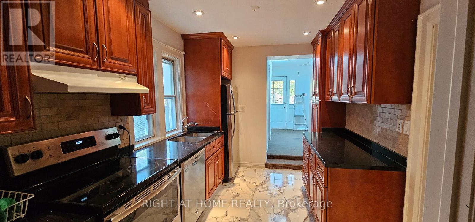 Main Floor - 72 Eleventh Street, Toronto, Ontario  M8V 3G5 - Photo 3 - W12673066