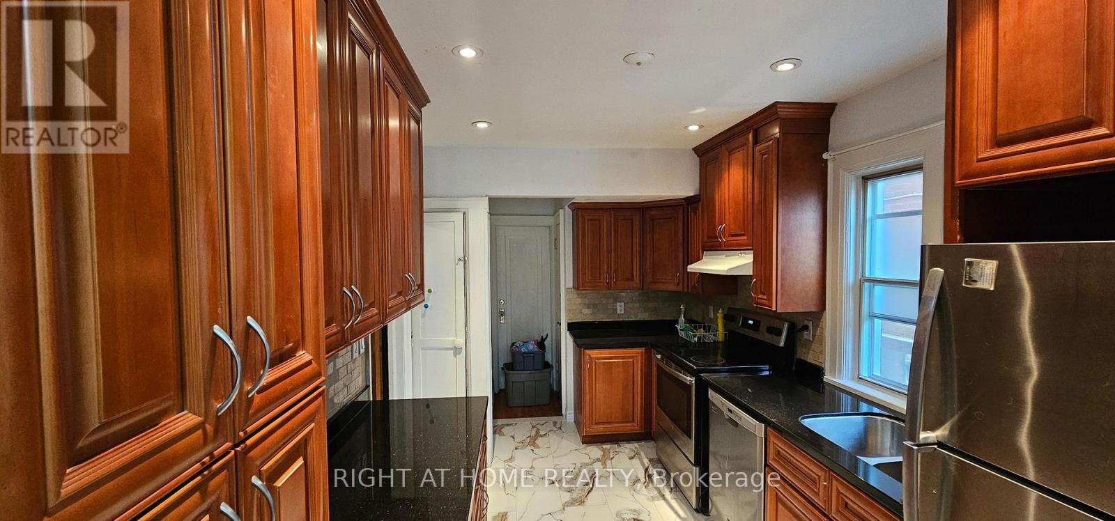 Main Floor - 72 Eleventh Street, Toronto, Ontario  M8V 3G5 - Photo 4 - W12673066