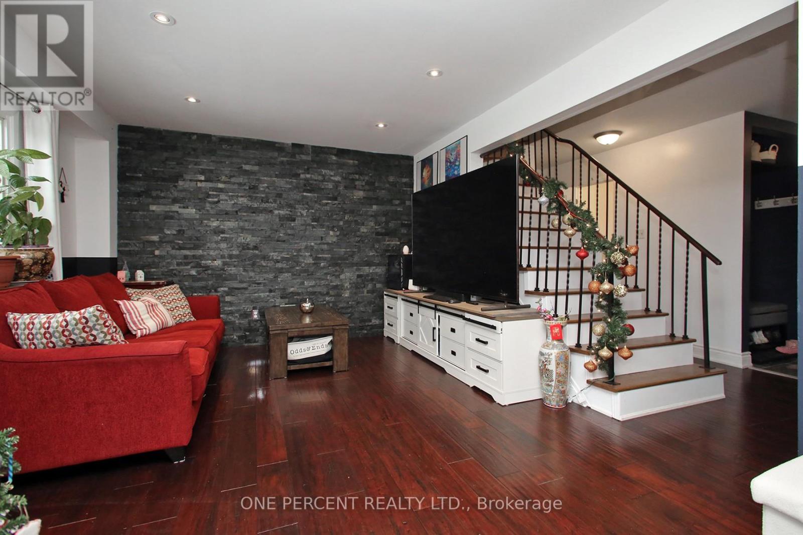 85 Ashford Court, Brampton, Ontario  L6V 3E2 - Photo 7 - W12673104