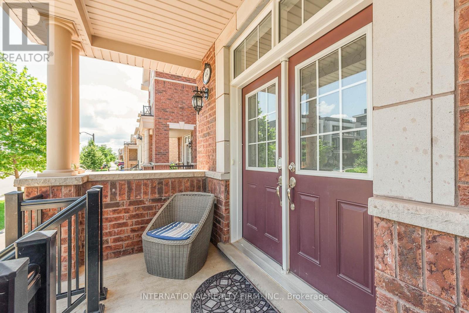 99 Huguenot Road, Oakville, Ontario  L6H 0M3 - Photo 4 - W12673116