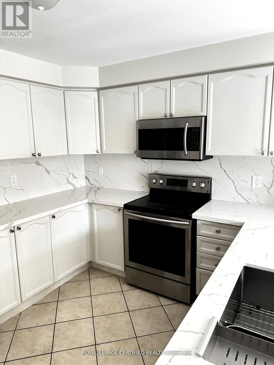 32 Fallstar Crescent, Brampton, Ontario  L7A 2J6 - Photo 2 - W12673124