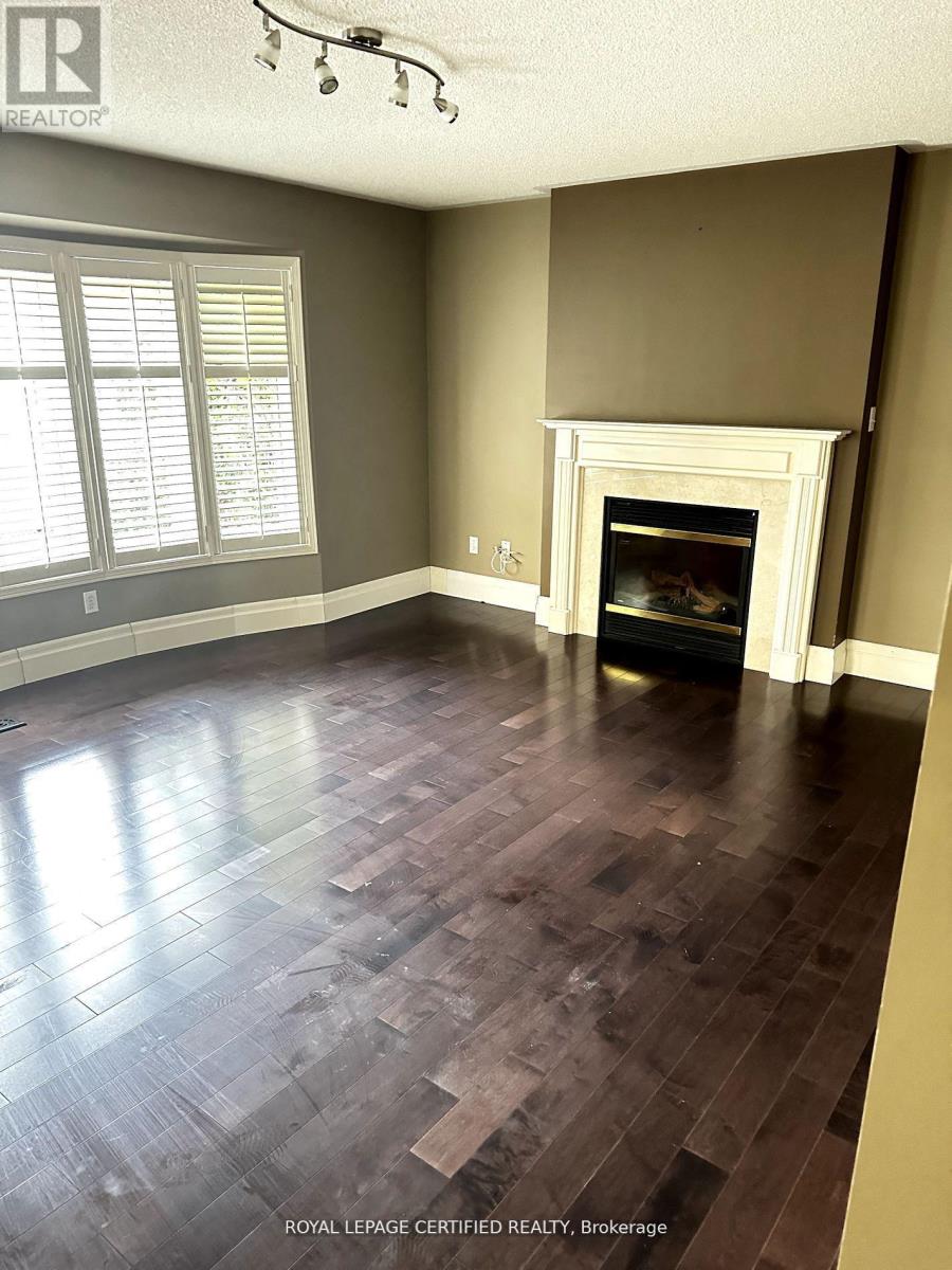 32 Fallstar Crescent, Brampton, Ontario  L7A 2J6 - Photo 4 - W12673124