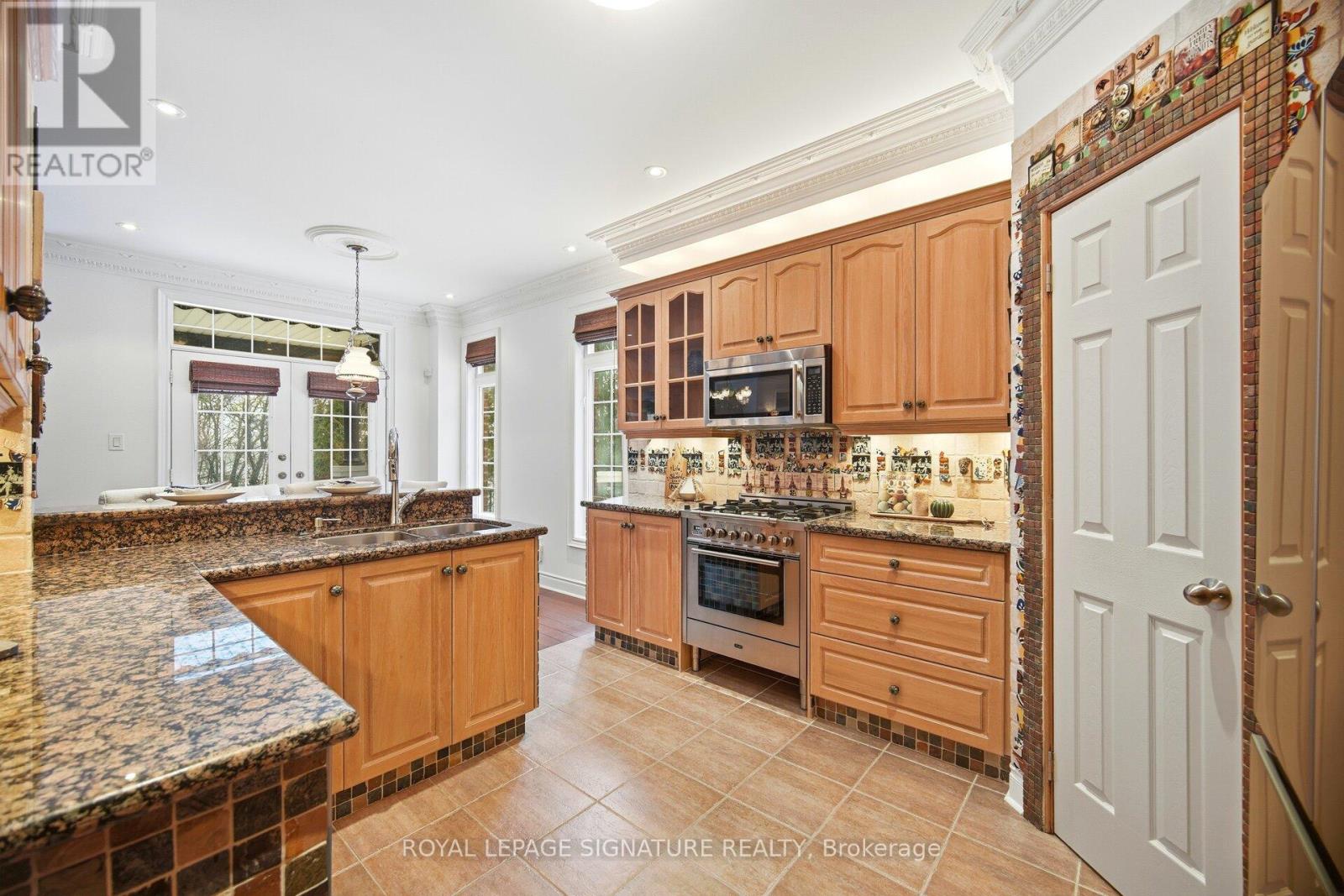 1592 Hallstone Road, Brampton, Ontario  L6Y 5K8 - Photo 10 - W12673154