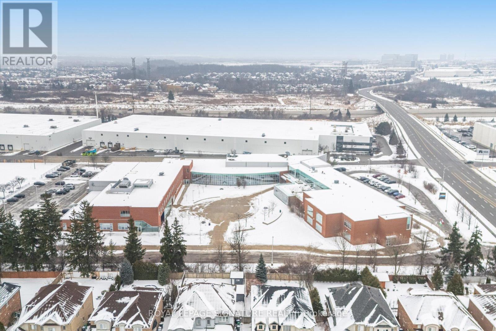 1592 Hallstone Road, Brampton, Ontario  L6Y 5K8 - Photo 49 - W12673154