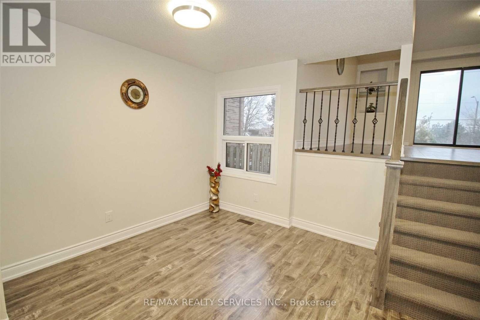 120 Simmons Boulevard, Brampton, Ontario  L6V 3V6 - Photo 5 - W12673176