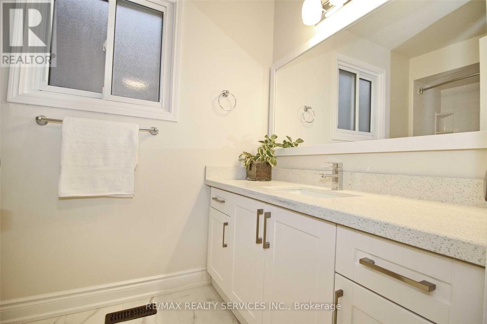 120 Simmons Boulevard, Brampton, Ontario  L6V 3V6 - Photo 9 - W12673176