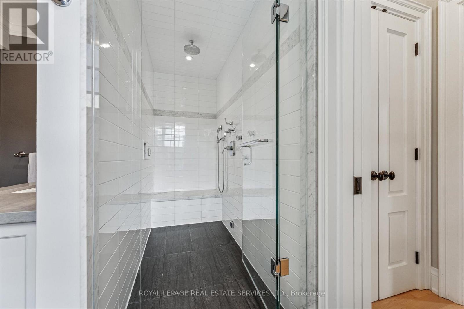 335 Lakeshore Road W, Oakville, Ontario  L6K 1G3 - Photo 29 - W12673206