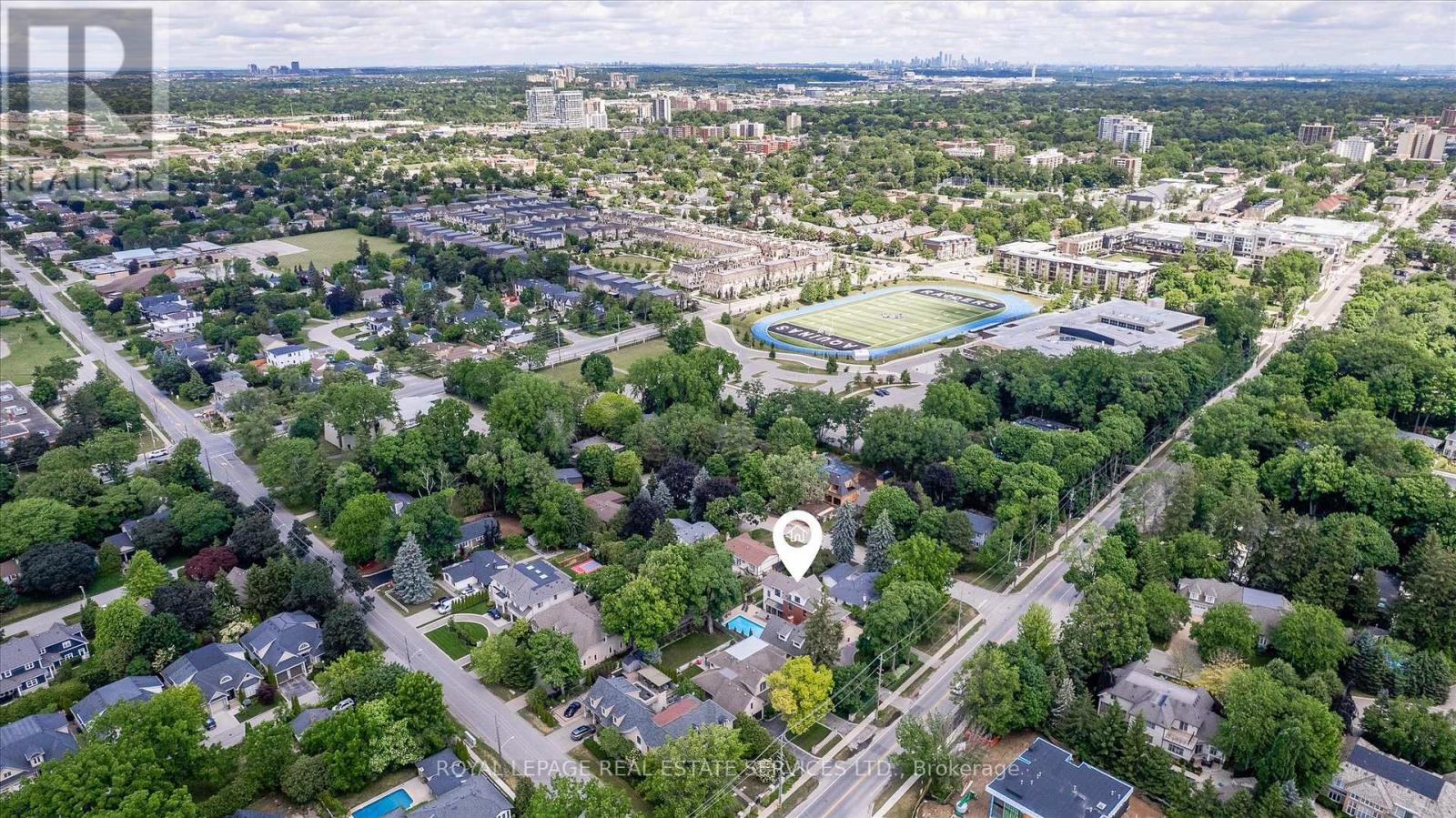 335 Lakeshore Road W, Oakville, Ontario  L6K 1G3 - Photo 3 - W12673206