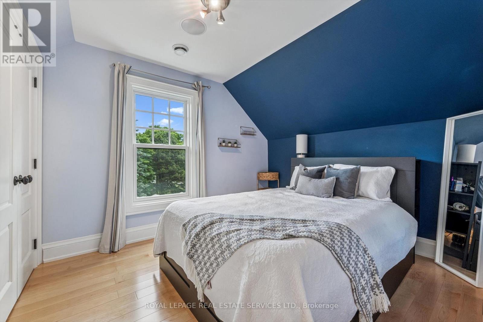 335 Lakeshore Road W, Oakville, Ontario  L6K 1G3 - Photo 35 - W12673206