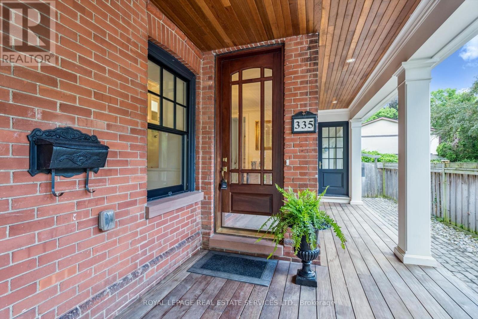 335 Lakeshore Road W, Oakville, Ontario  L6K 1G3 - Photo 9 - W12673206