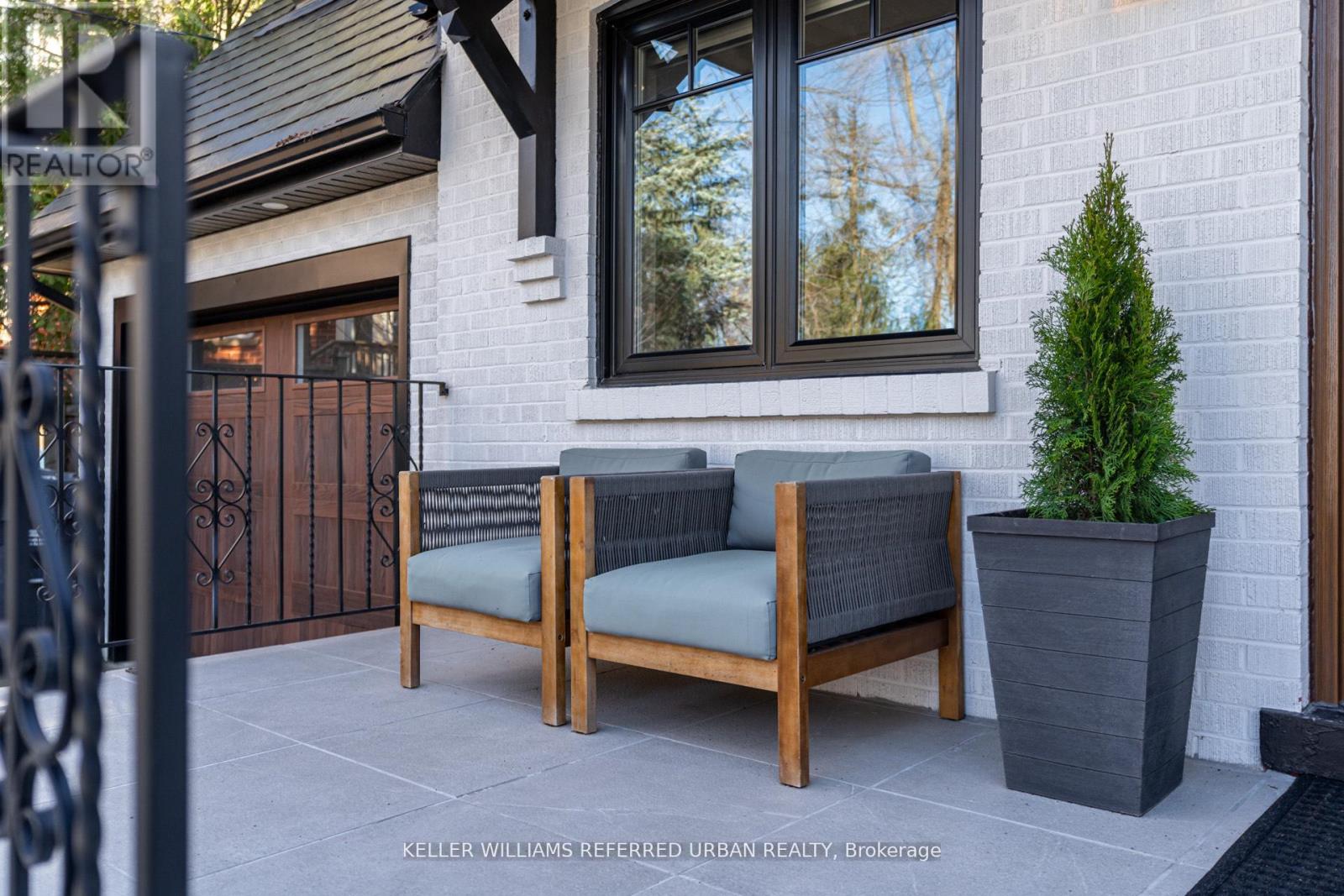 12 Wesley Avenue, Mississauga, Ontario  L5H 2M5 - Photo 3 - W12673208