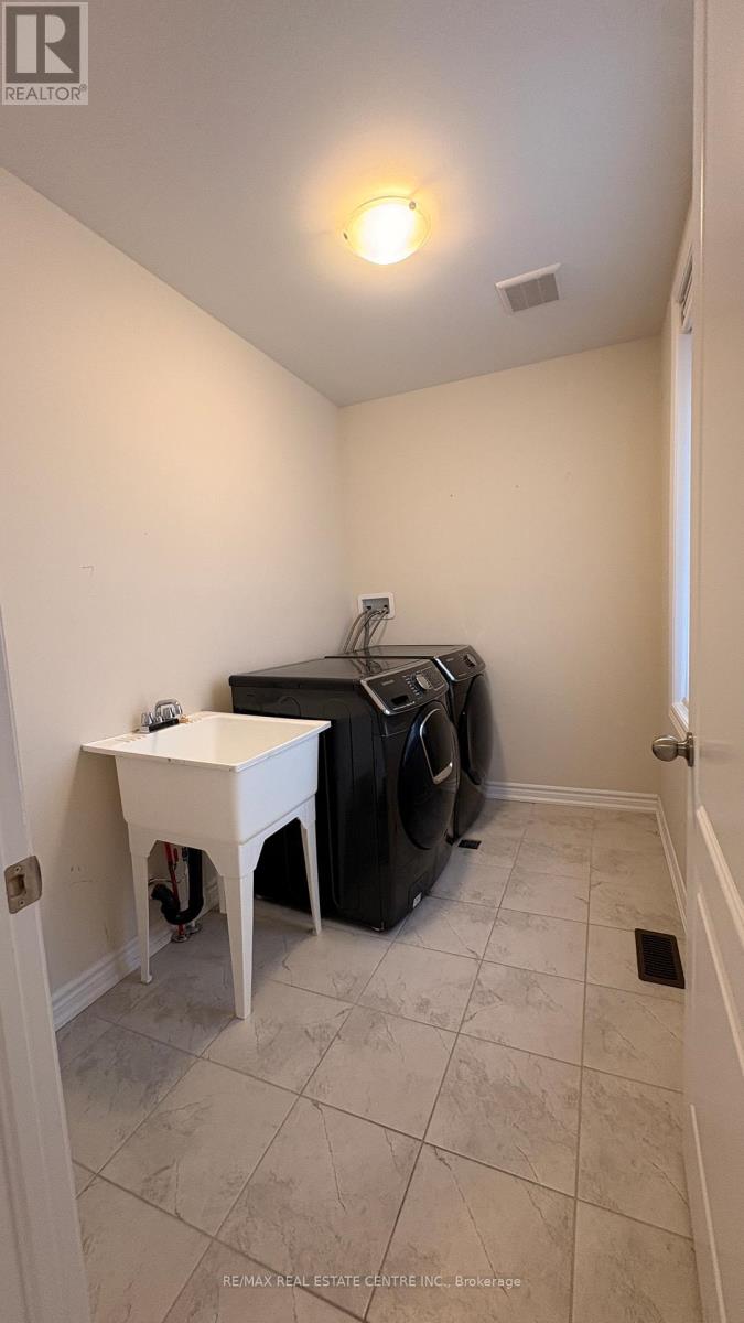 6 Slack Lane, Caledon, Ontario  L7C 4H2 - Photo 5 - W12673242