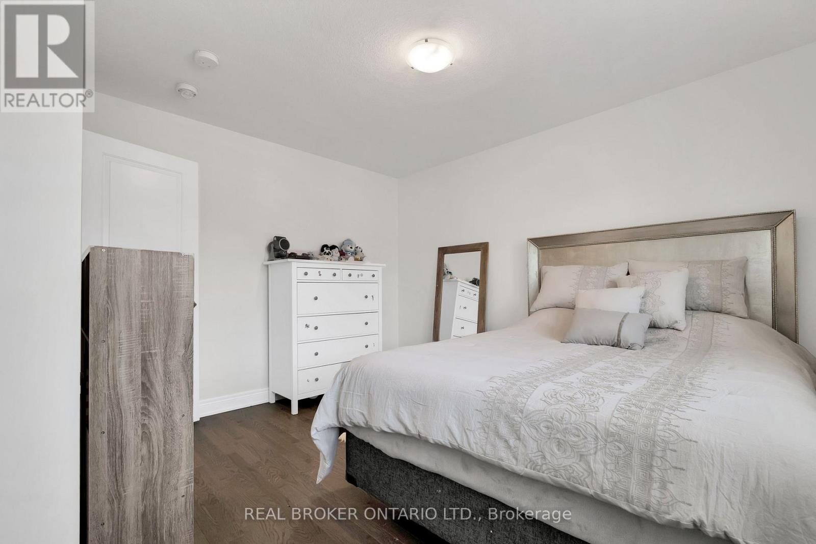 206 Carriage Way S, Waterloo, Ontario  N2K 0C6 - Photo 20 - X12673102