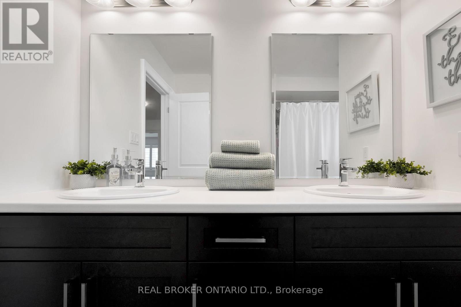 206 Carriage Way S, Waterloo, Ontario  N2K 0C6 - Photo 24 - X12673102