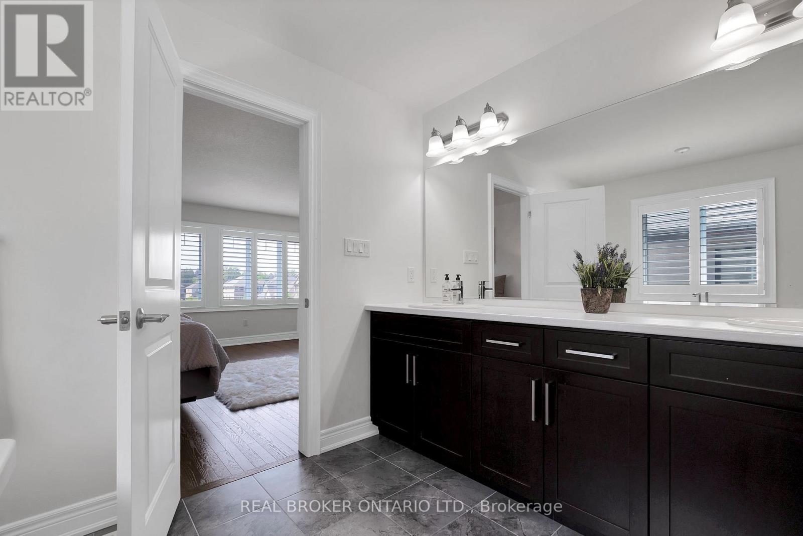 206 Carriage Way S, Waterloo, Ontario  N2K 0C6 - Photo 30 - X12673102