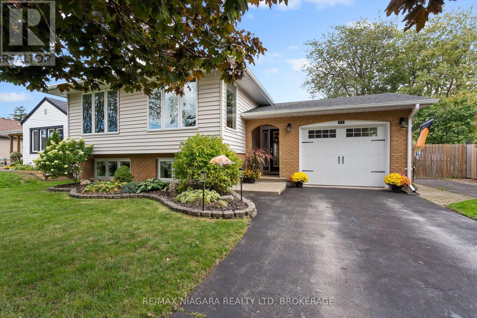 39 Rosemount Avenue, Port Colborne, Ontario  L3K 5P8 - Photo 3 - X12487904