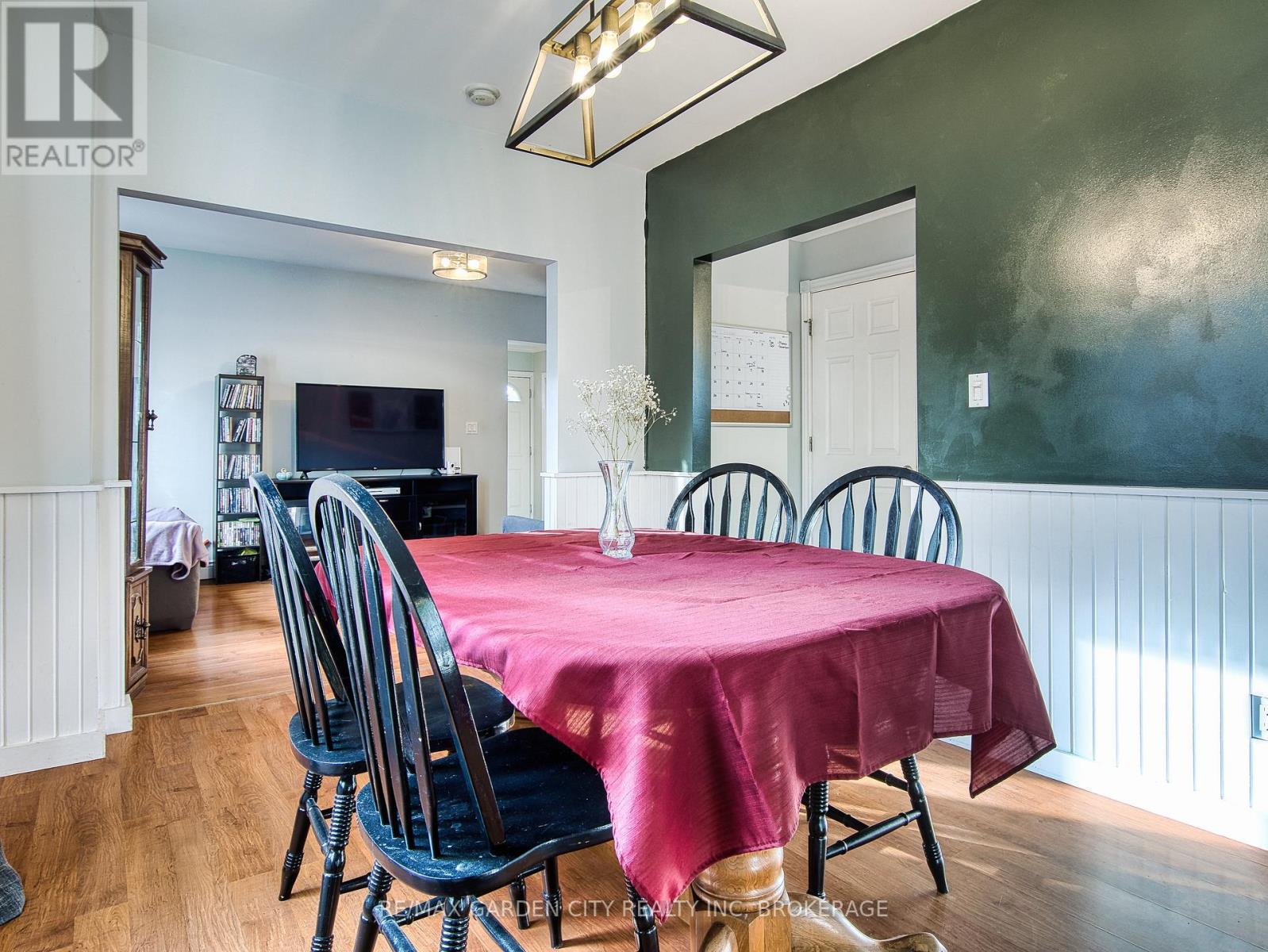 809 Steele Street, Port Colborne, Ontario  L3K 4Z5 - Photo 15 - X12488174