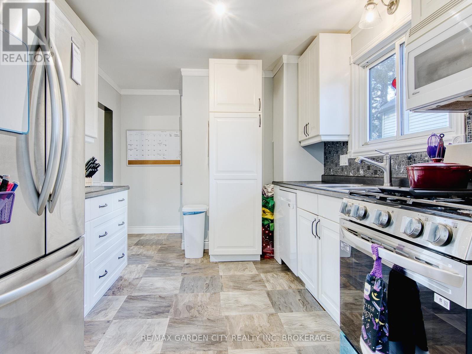 809 Steele Street, Port Colborne, Ontario  L3K 4Z5 - Photo 18 - X12488174