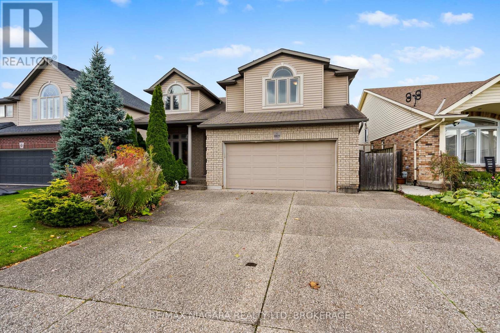 6877 Courtney Crescent, Niagara Falls, Ontario  L2H 0A3 - Photo 2 - X12488550