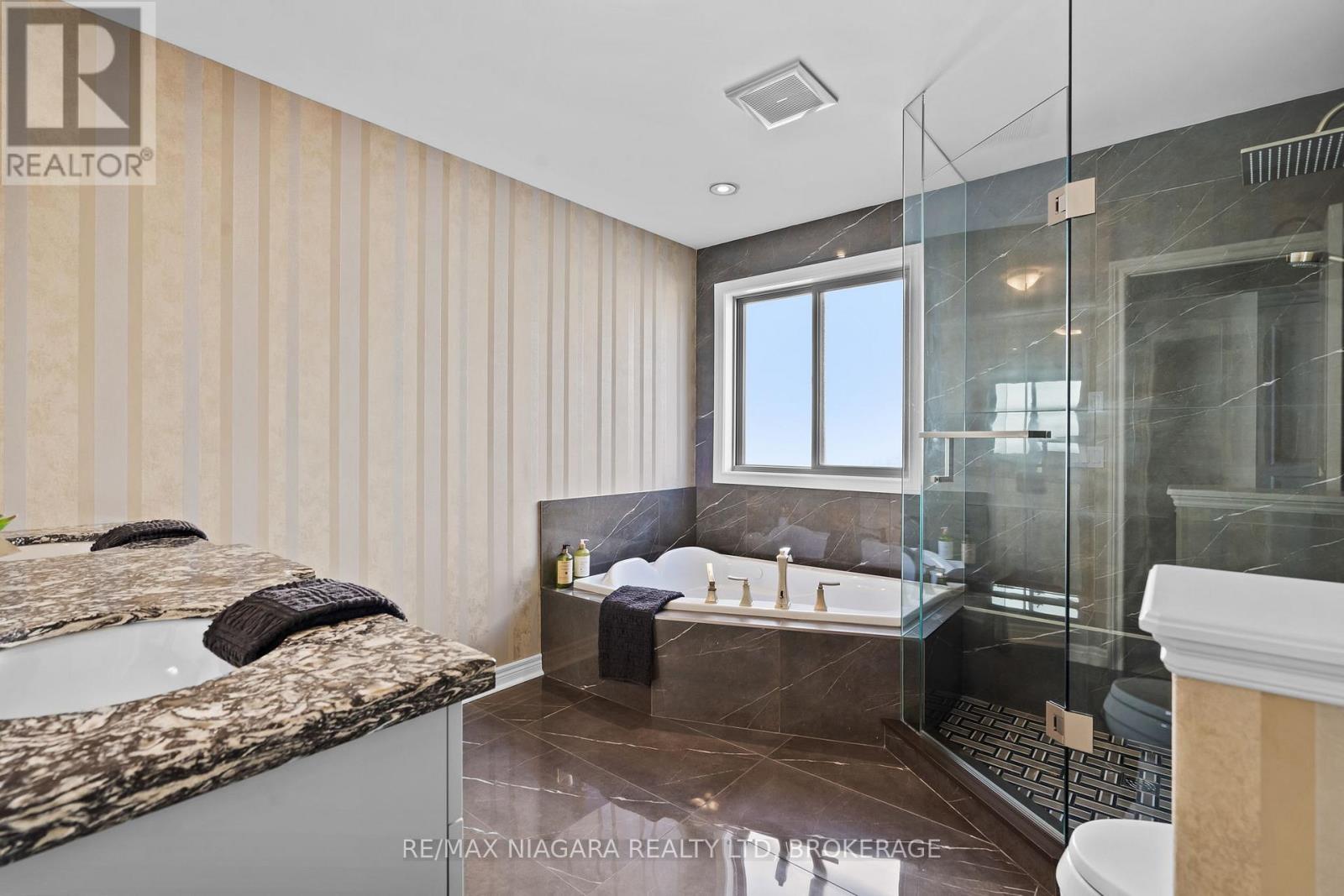 6877 Courtney Crescent, Niagara Falls, Ontario  L2H 0A3 - Photo 17 - X12488550