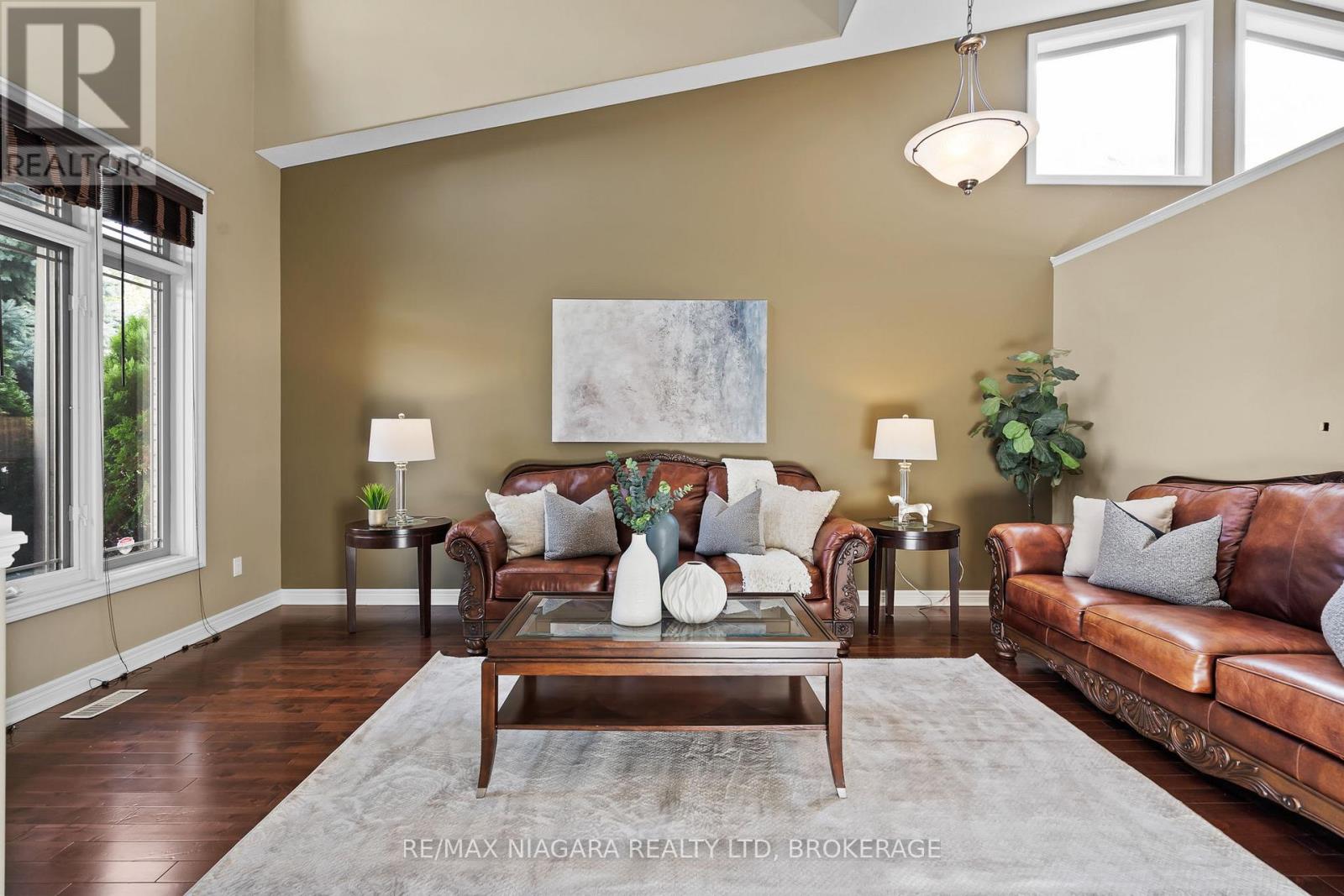 6877 Courtney Crescent, Niagara Falls, Ontario  L2H 0A3 - Photo 4 - X12488550