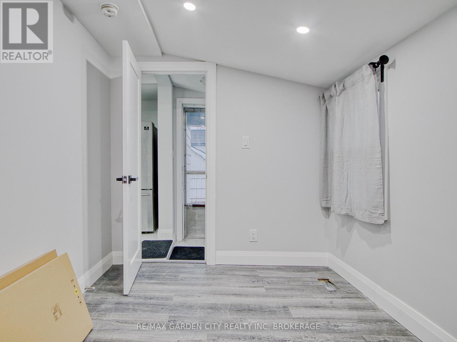 Upper - 7 Maplecrest Avenue, St. Catharines, Ontario  L2T 1A5 - Photo 13 - X12553850