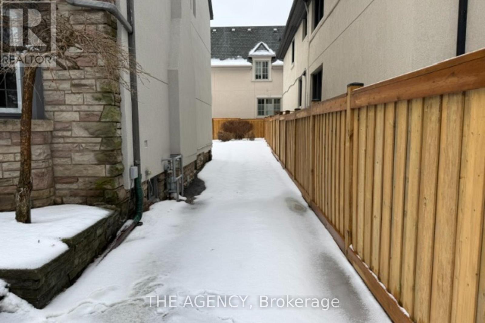 44 Elderwood Drive, Toronto, Ontario  M5P 1X1 - Photo 28 - C12673018