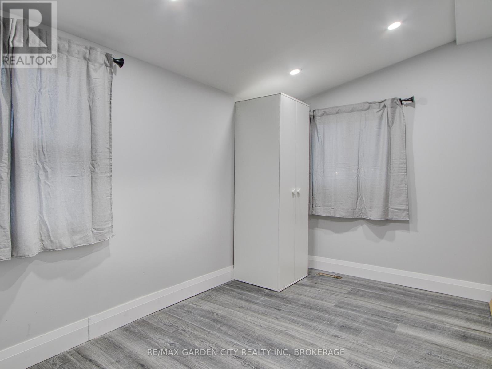 Upper - 7 Maplecrest Avenue, St. Catharines, Ontario  L2T 1A5 - Photo 12 - X12553850