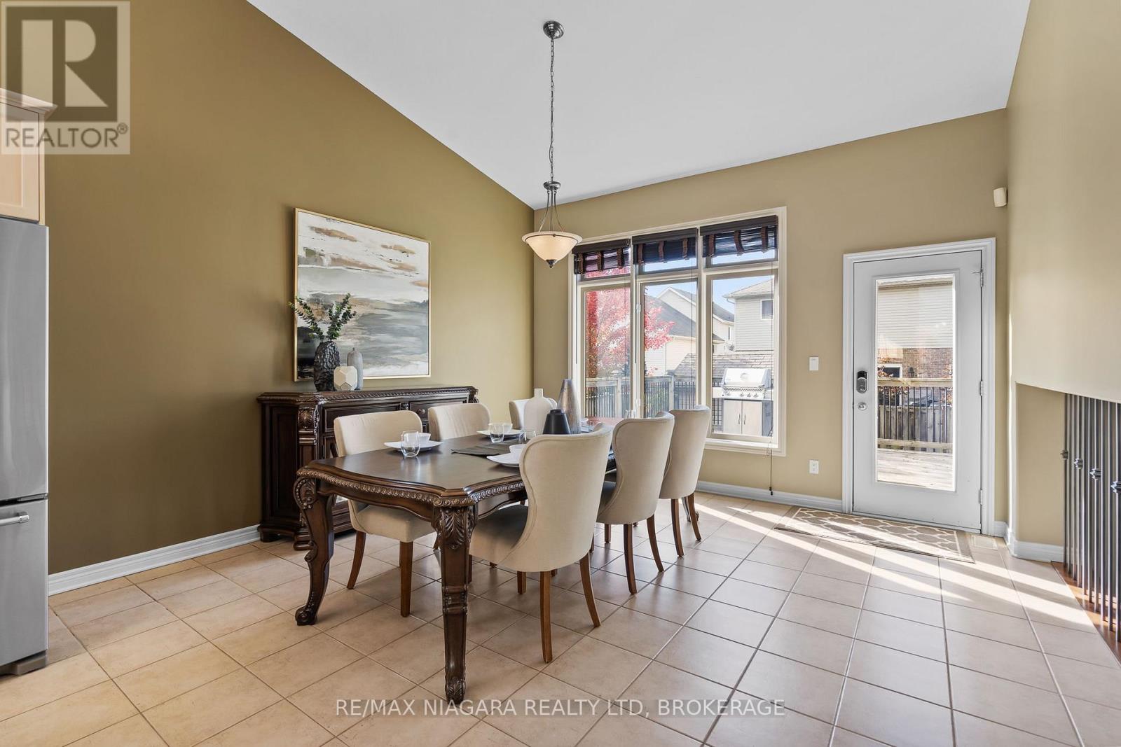 6877 Courtney Crescent, Niagara Falls, Ontario  L2H 0A3 - Photo 9 - X12488550