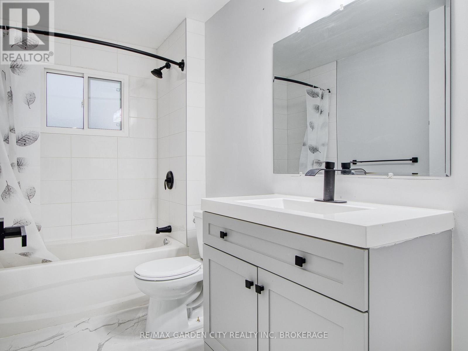 Upper - 7 Maplecrest Avenue, St. Catharines, Ontario  L2T 1A5 - Photo 7 - X12553850