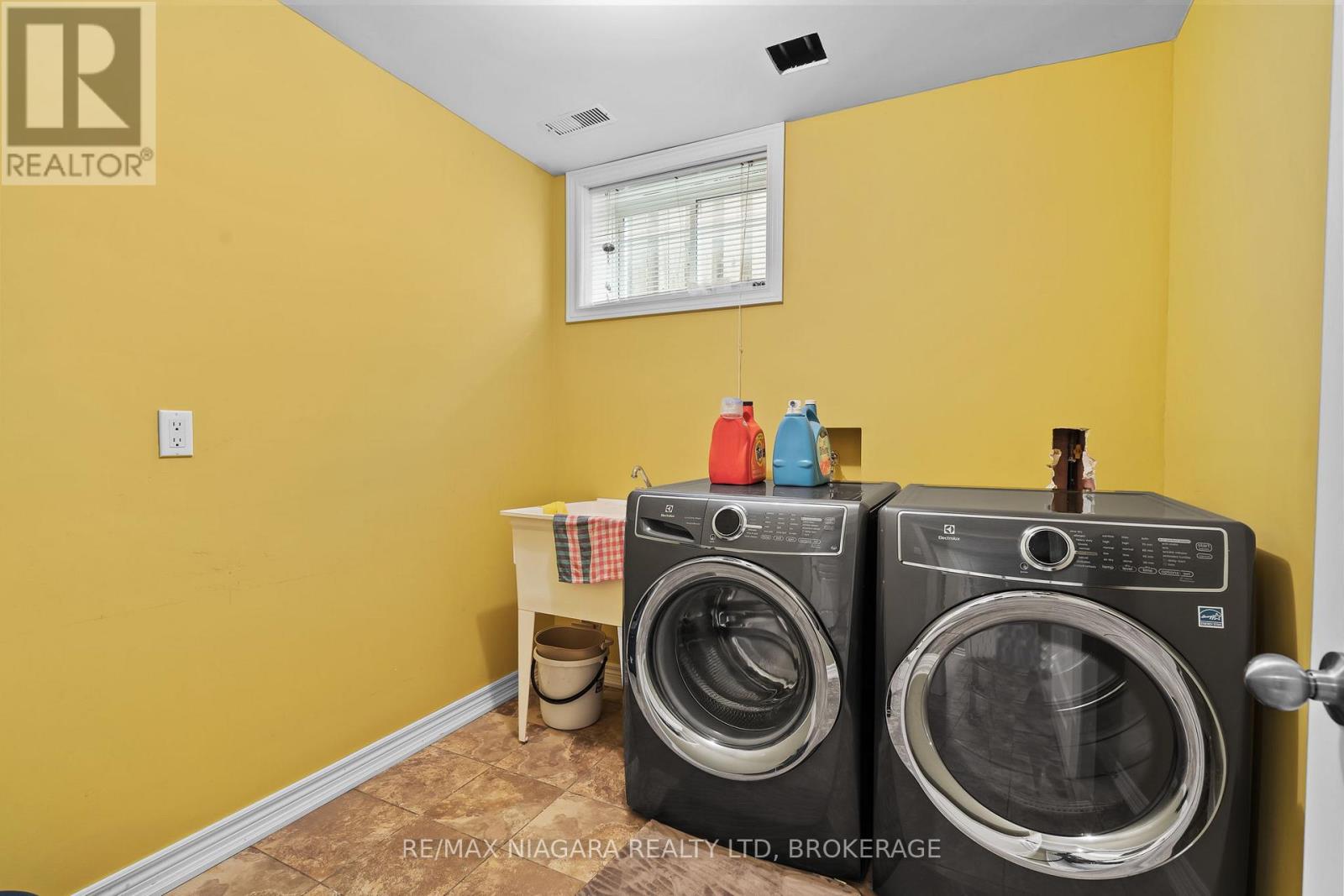 6877 Courtney Crescent, Niagara Falls, Ontario  L2H 0A3 - Photo 28 - X12488550