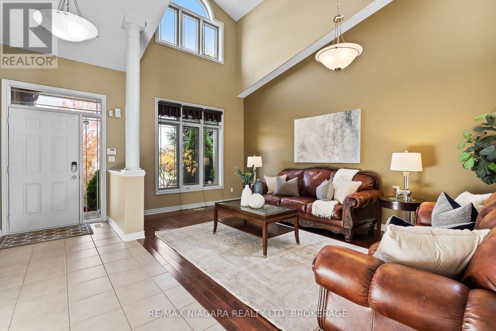 6877 Courtney Crescent, Niagara Falls, Ontario  L2H 0A3 - Photo 3 - X12488550