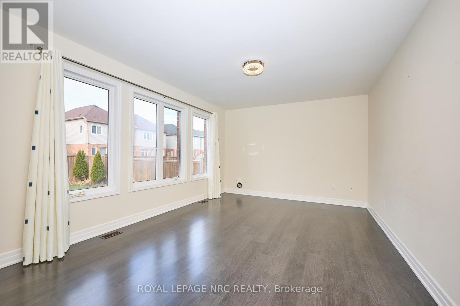 9367 Emerald Avenue, Niagara Falls, Ontario  L2G 0X5 - Photo 14 - X12554180