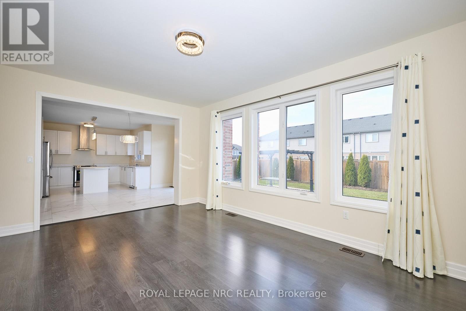 9367 Emerald Avenue, Niagara Falls, Ontario  L2G 0X5 - Photo 15 - X12554180