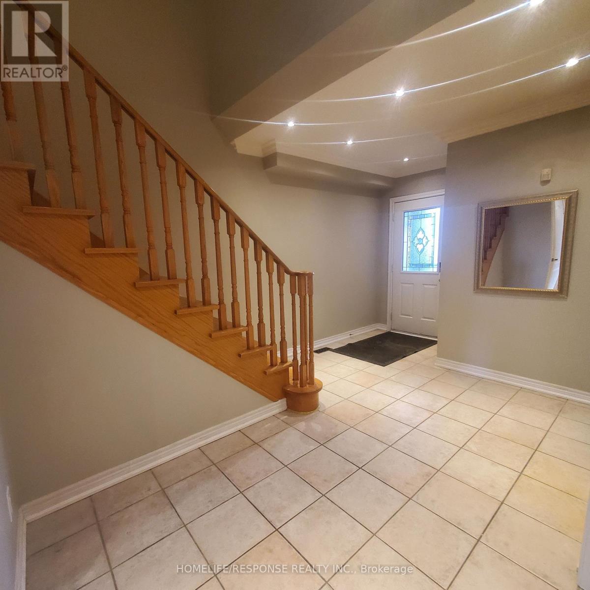 Main And 2nd Floor - 6 Solway Avenue, Vaughan, Ontario  L6A 2W9 - Photo 2 - N12664242