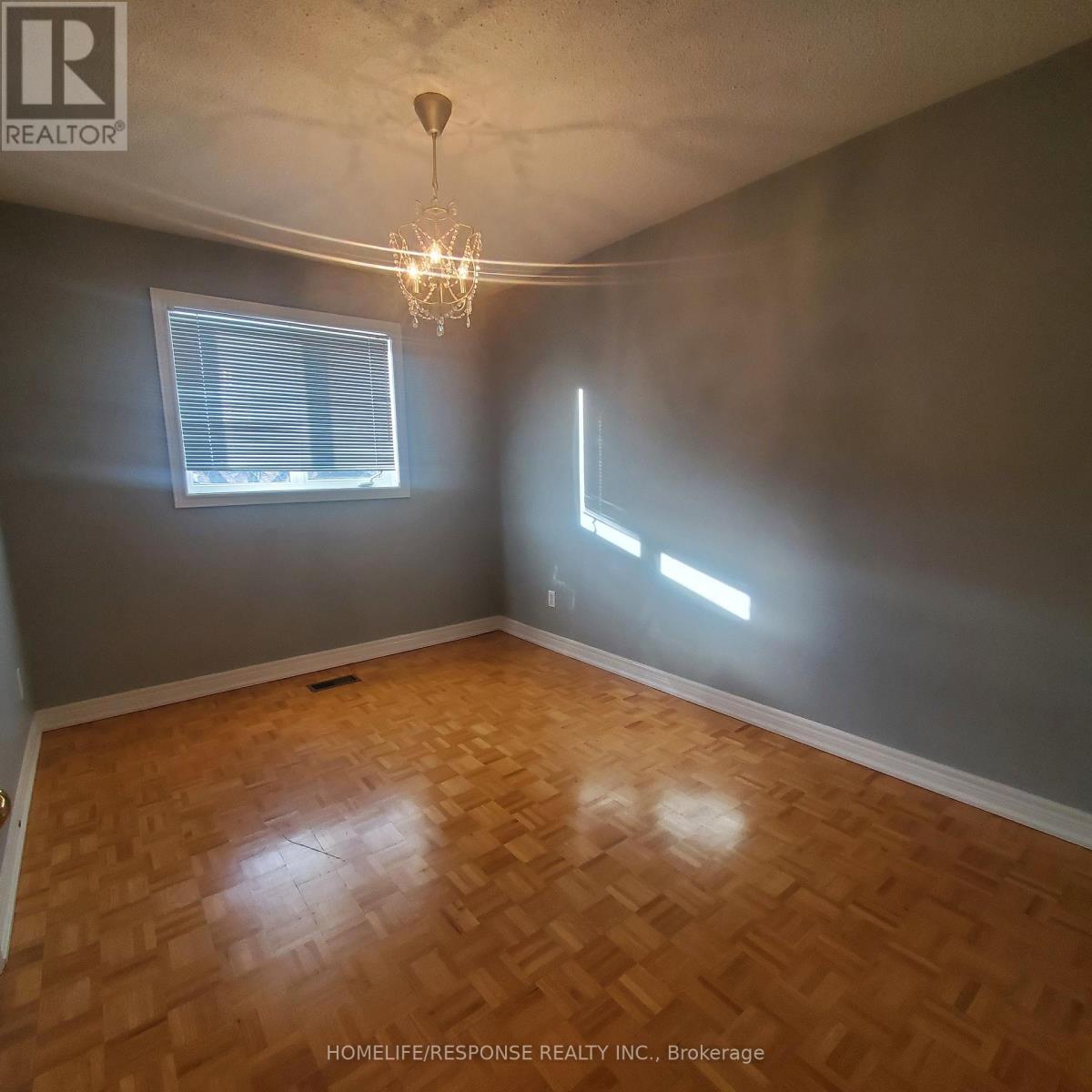 Main And 2nd Floor - 6 Solway Avenue, Vaughan, Ontario  L6A 2W9 - Photo 7 - N12664242