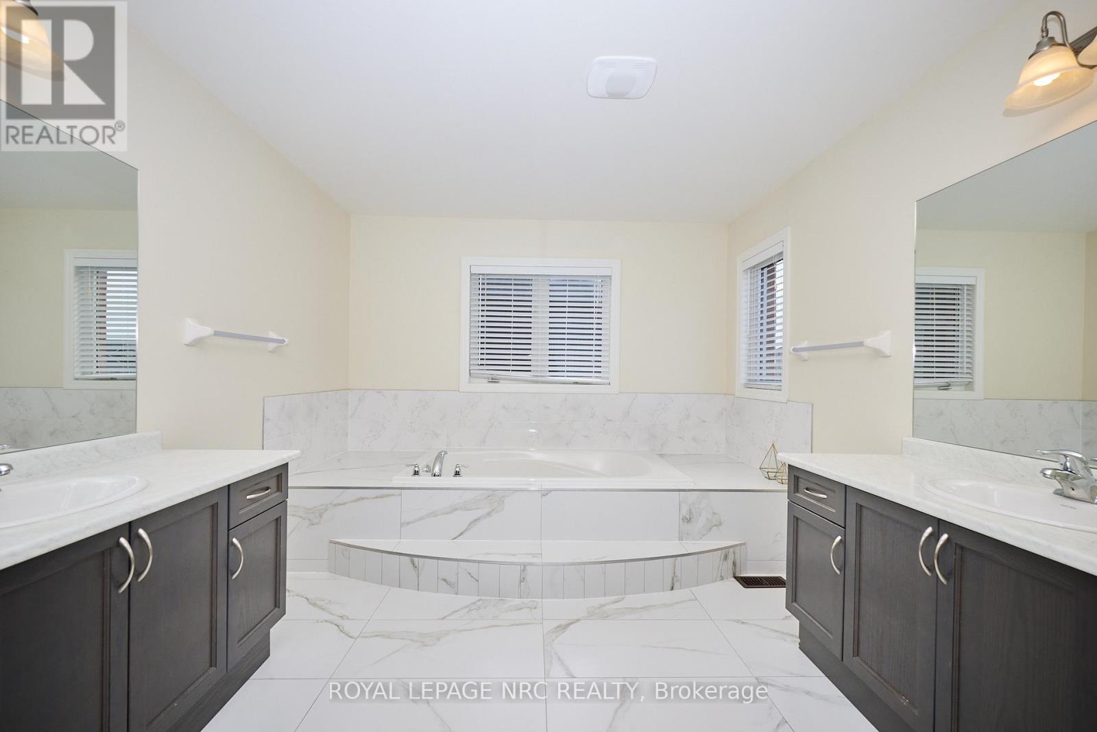 9367 Emerald Avenue, Niagara Falls, Ontario  L2G 0X5 - Photo 26 - X12554180