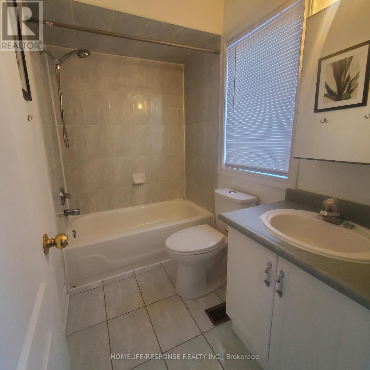 Main And 2nd Floor - 6 Solway Avenue, Vaughan, Ontario  L6A 2W9 - Photo 9 - N12664242