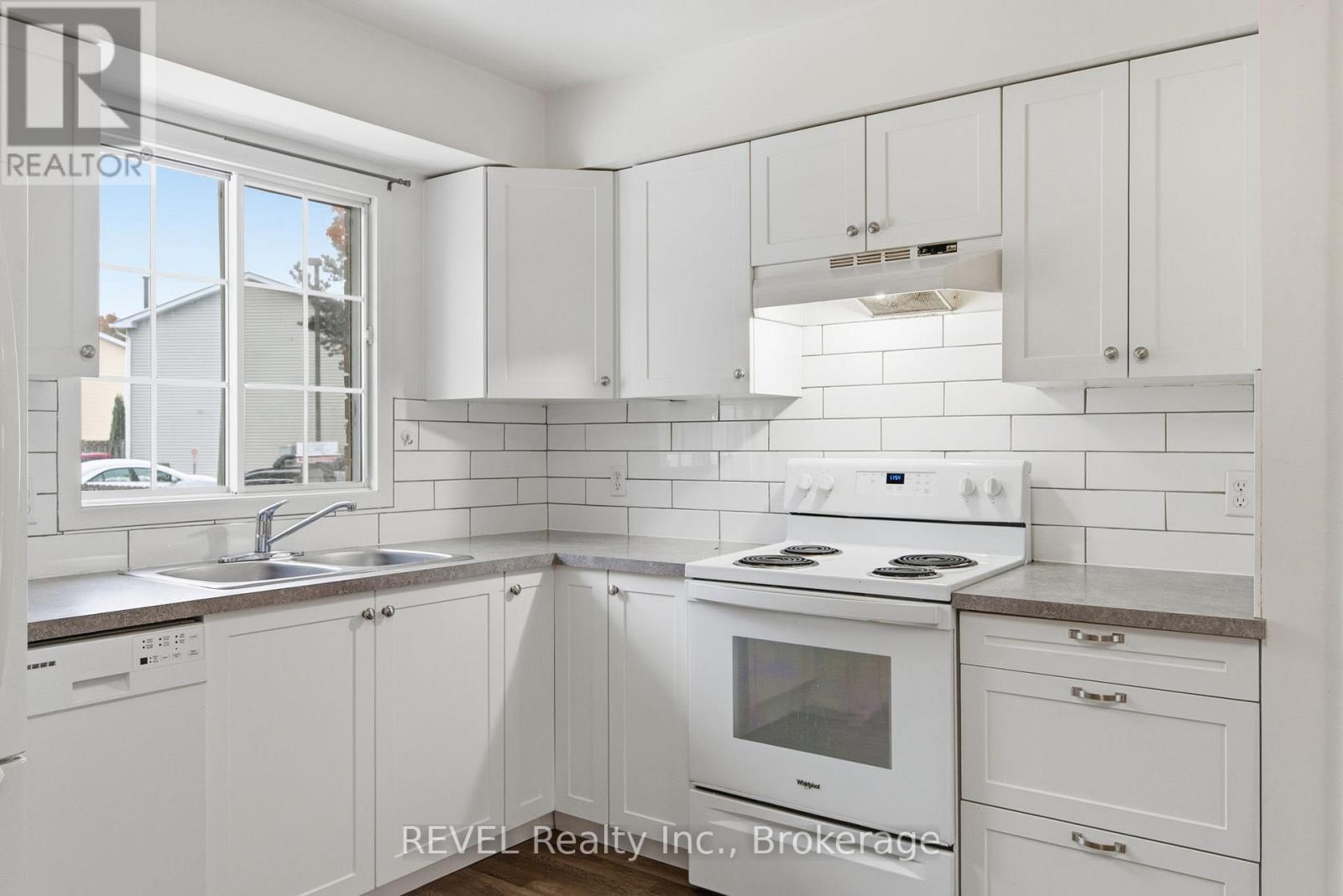 21 - 8136 Coventry Road, Niagara Falls, Ontario  L2H 2X6 - Photo 7 - X12554454