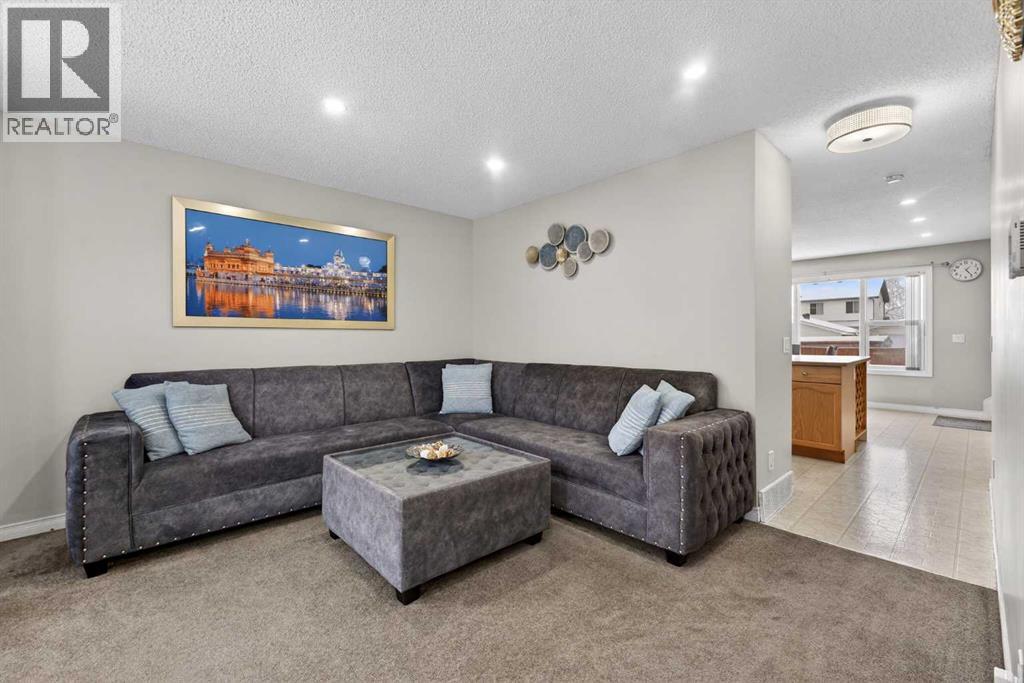 78 Tarington Close Ne, Calgary, Alberta  T3J 3Z1 - Photo 3 - A2277263