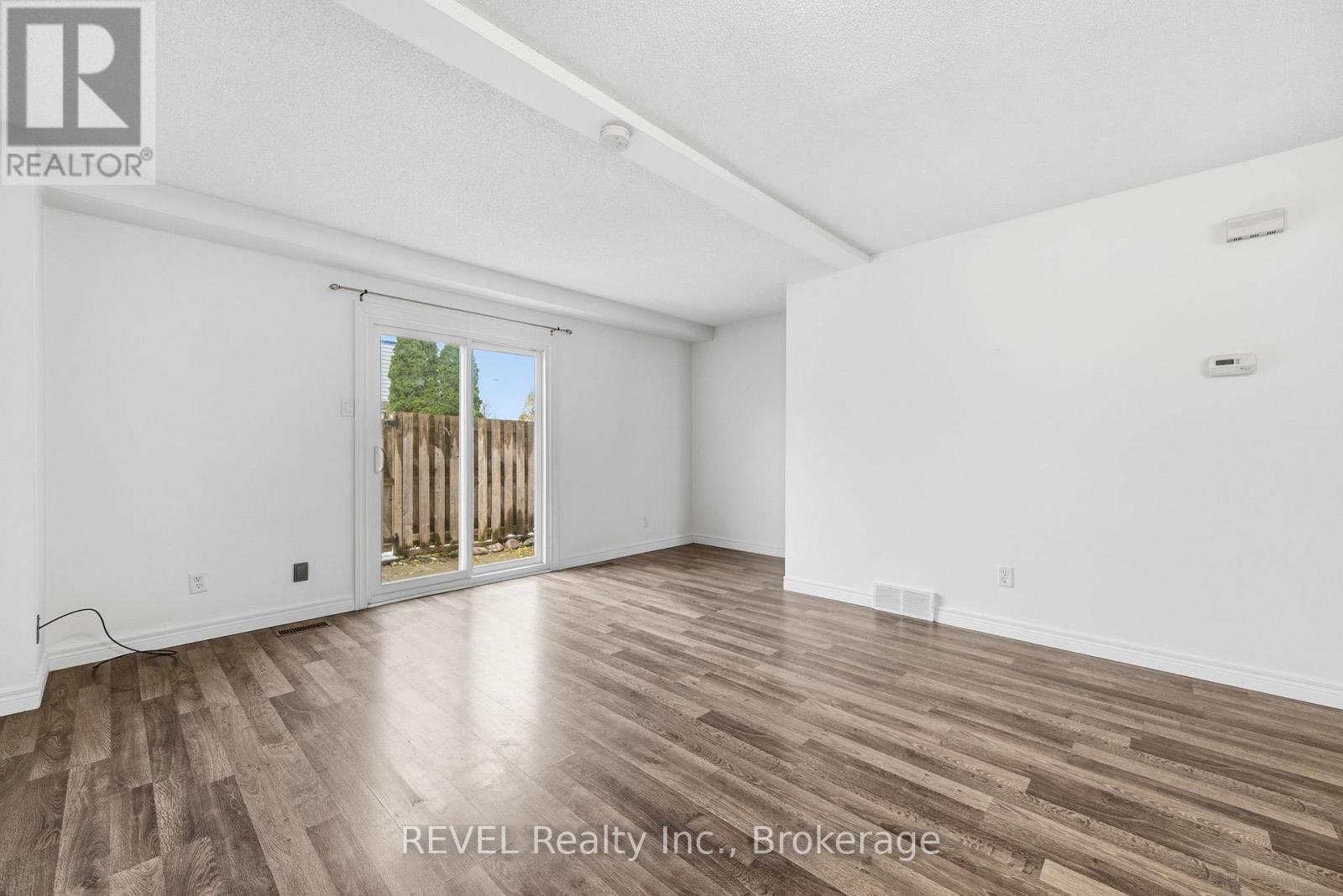 21 - 8136 Coventry Road, Niagara Falls, Ontario  L2H 2X6 - Photo 10 - X12554454