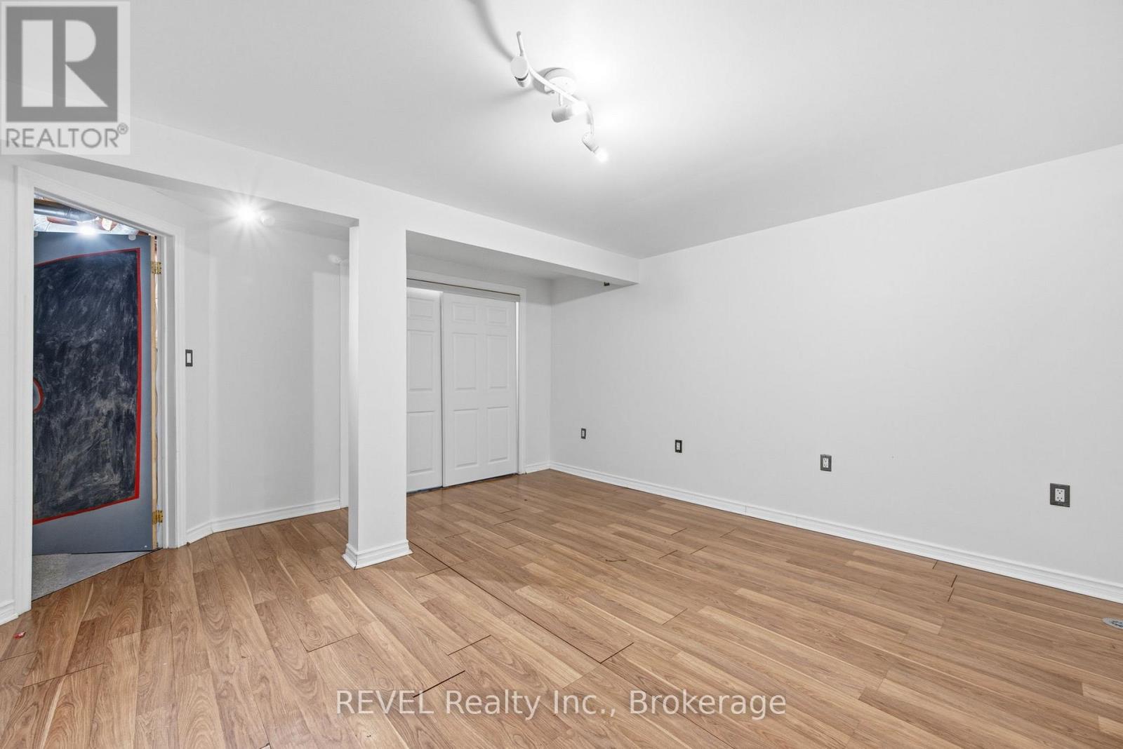 21 - 8136 Coventry Road, Niagara Falls, Ontario  L2H 2X6 - Photo 14 - X12554454