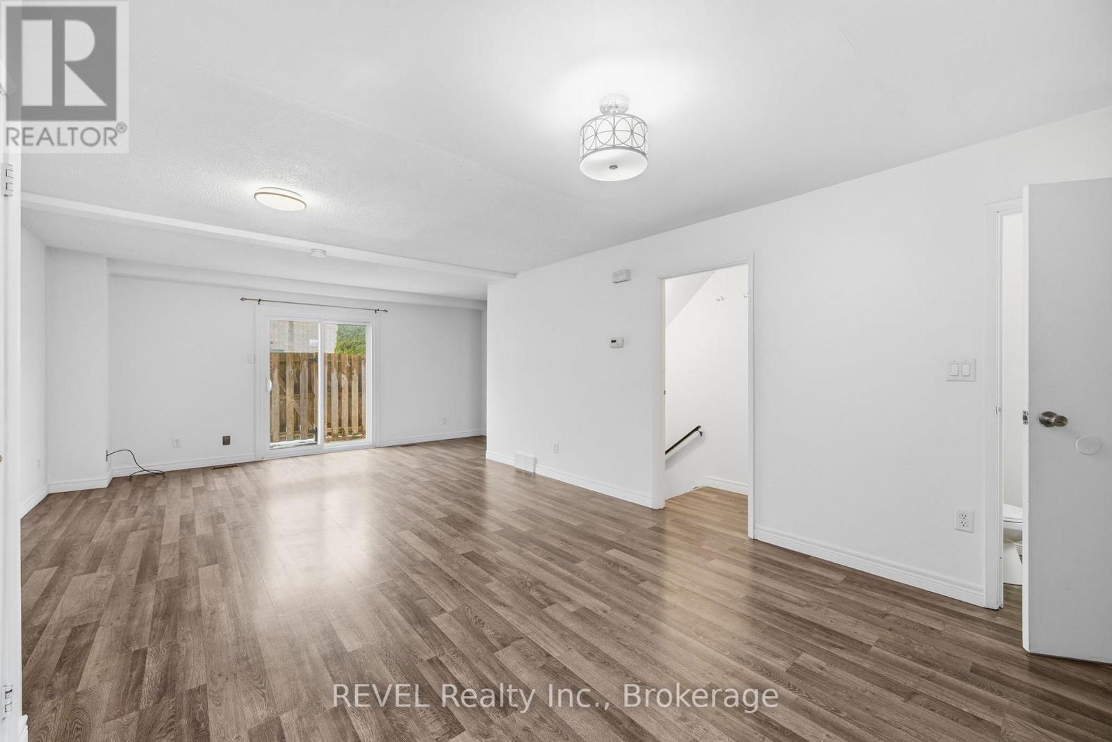 21 - 8136 Coventry Road, Niagara Falls, Ontario  L2H 2X6 - Photo 9 - X12554454